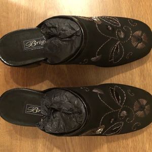 NWOT Brighton Fiona Clogs in Black Sz 6.5